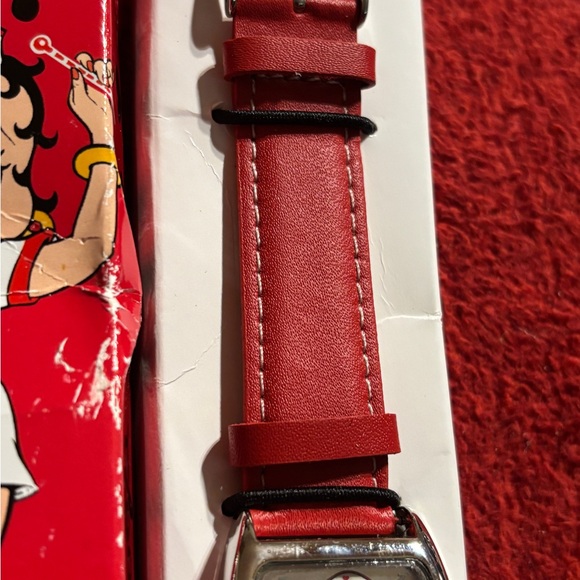 Avon Red Betty Boop Watch with Box . 2008 New - Picture 3 of 7